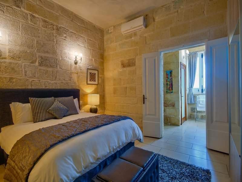 Отель Julesy'S Bnb Cospicua Экстерьер фото